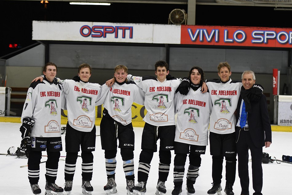 Gstaader U17-Spieler feiern mit dem EHC Adelboden den Zentralschweizermeistertitel!